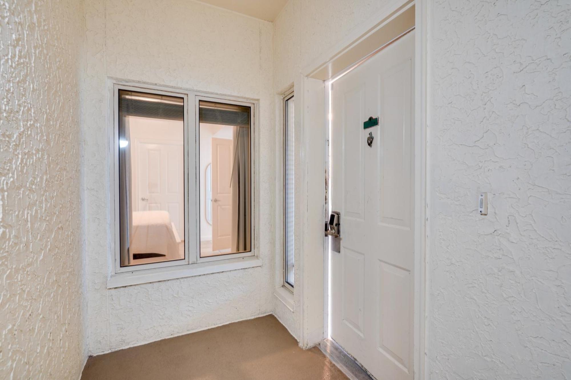 Apartment Beachfront Pcb With Ocean View, Pool Access! *